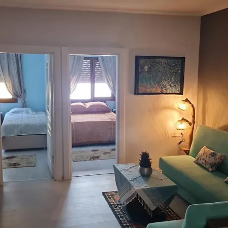 Reina, * Kusadası