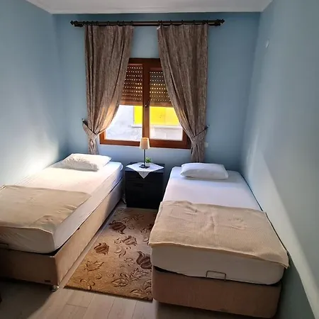 Reina, Kusadası