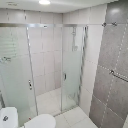 Reina, Apartament *