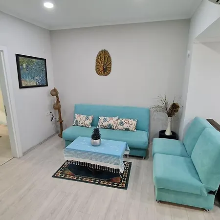 Reina, Apartment