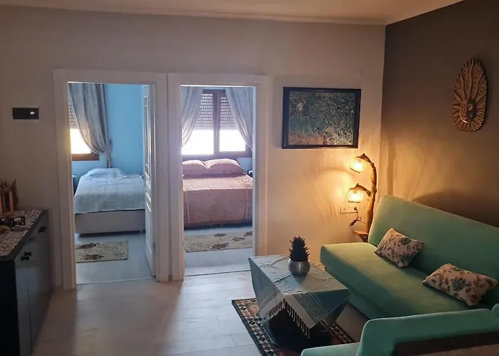 Reina, * Kuşadası